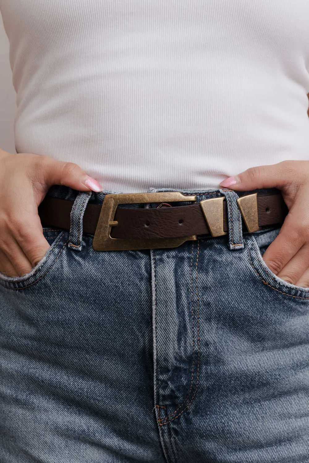 Minimalist Vegan Leather Belt – Sleek & Adjustable Buckle Strap