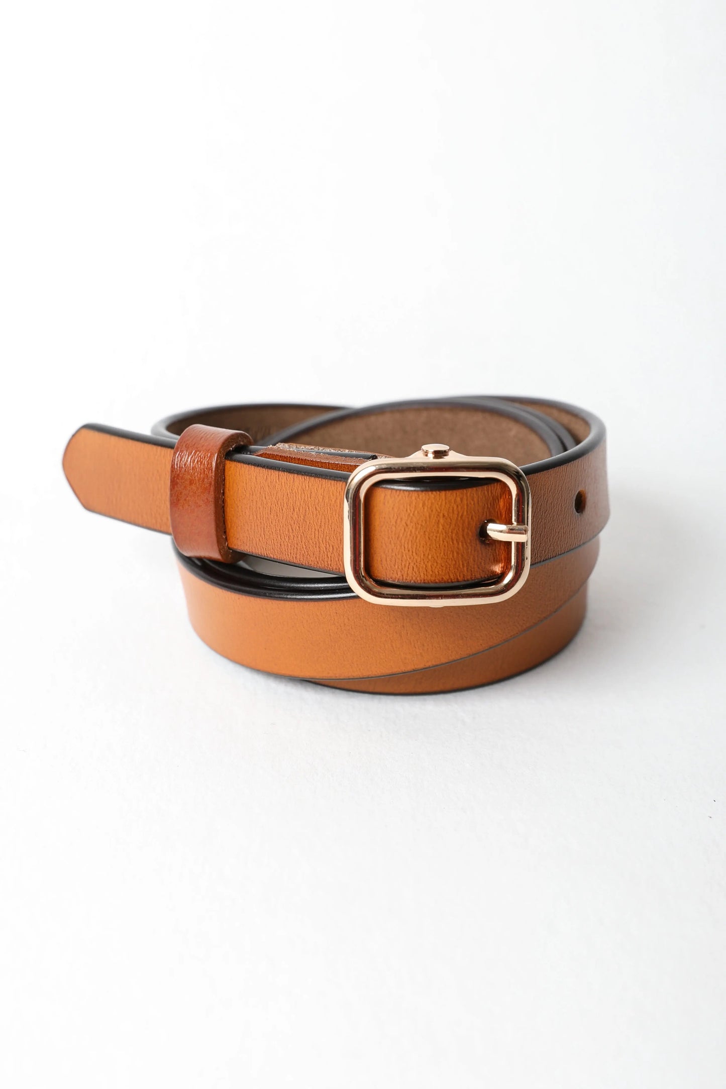 Versatile Skinny Leather Belt – Perfect for Any Outfit 💫