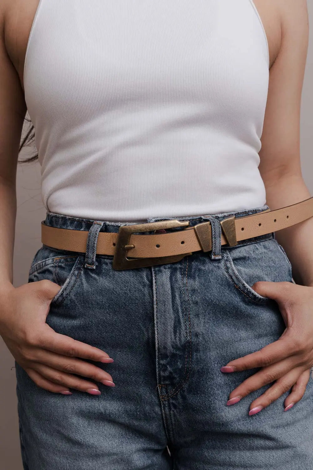 Minimalist Vegan Leather Belt – Sleek & Adjustable Buckle Strap