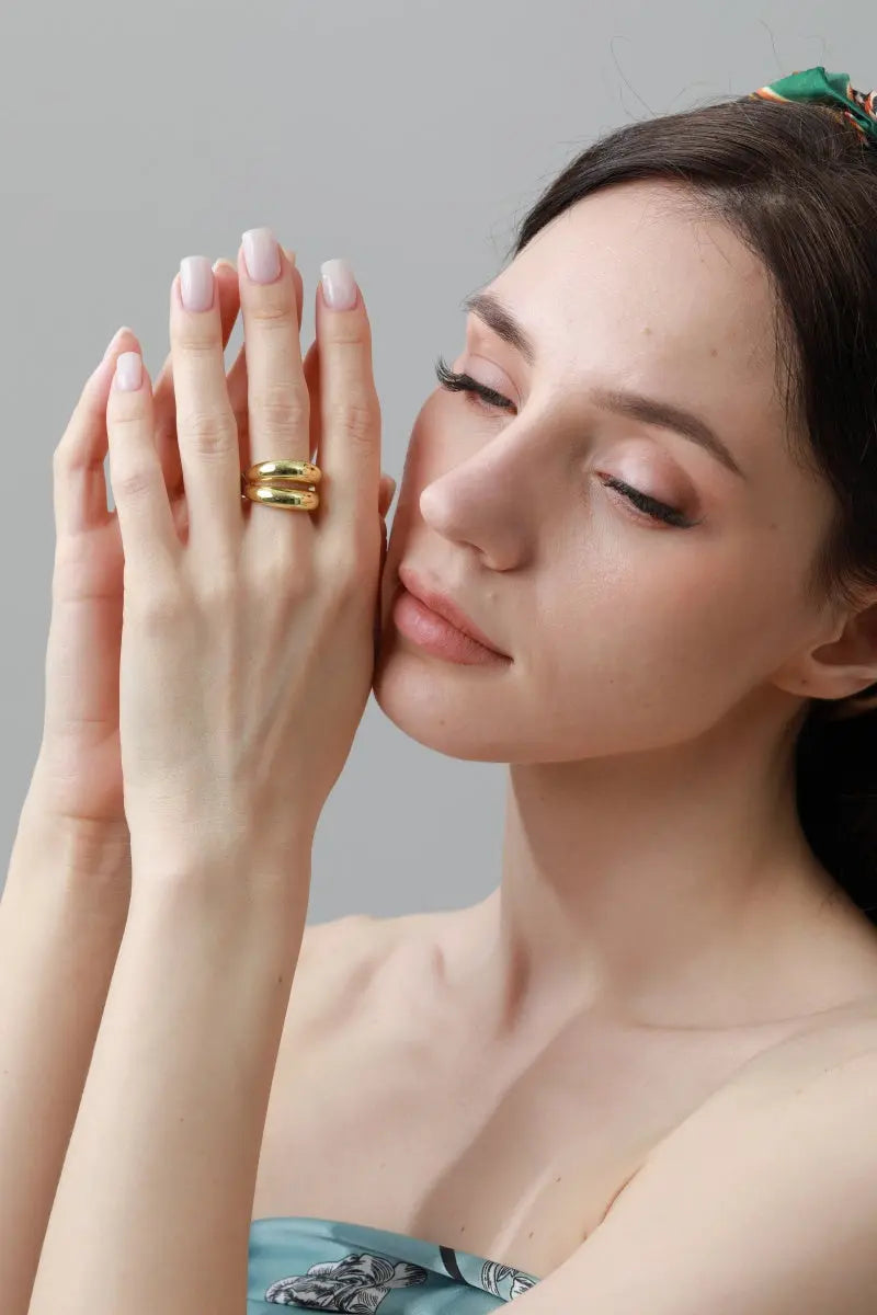 High-Shine Geometric Ring – Open-Ended Minimalist Statement ✨🔶