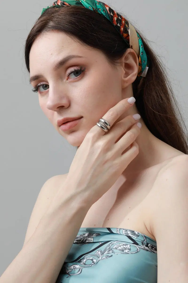 High-Shine Geometric Ring – Open-Ended Minimalist Statement ✨🔶