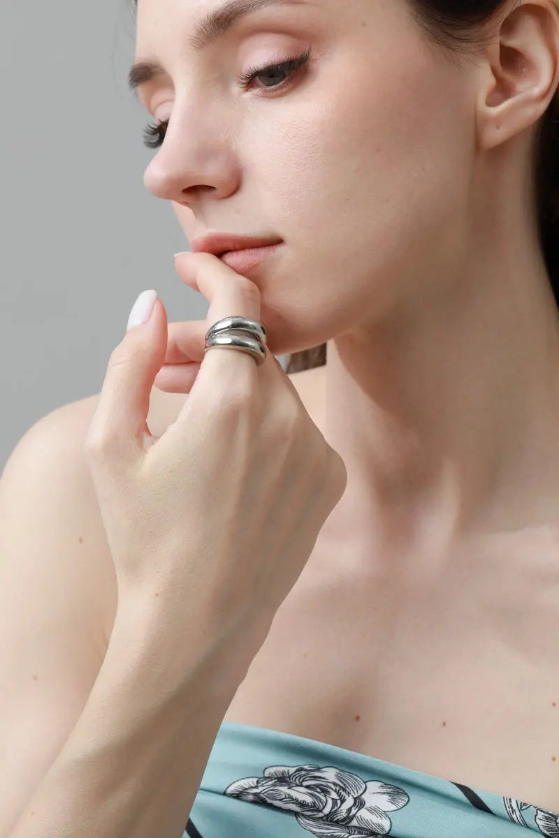 High-Shine Geometric Ring – Open-Ended Minimalist Statement ✨🔶