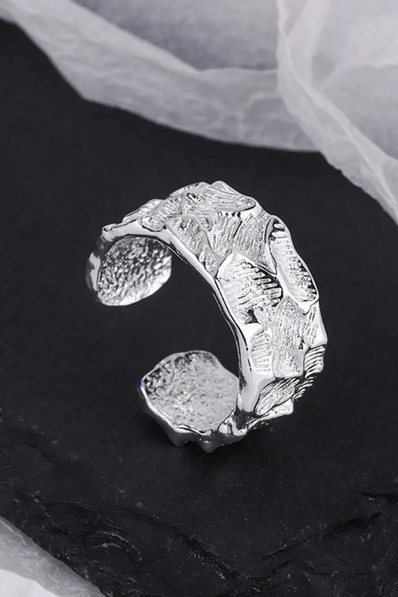 Geometric Nugget Ring – Textured Minimalist Jewelry ✨⛓️