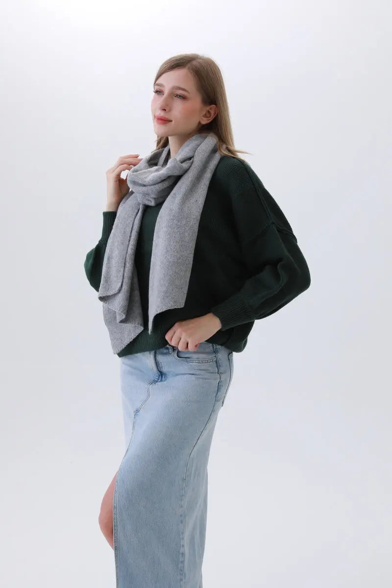 Classic Bias-Cut Scarf – Woven Elegance & Timeless Style ✨🧣