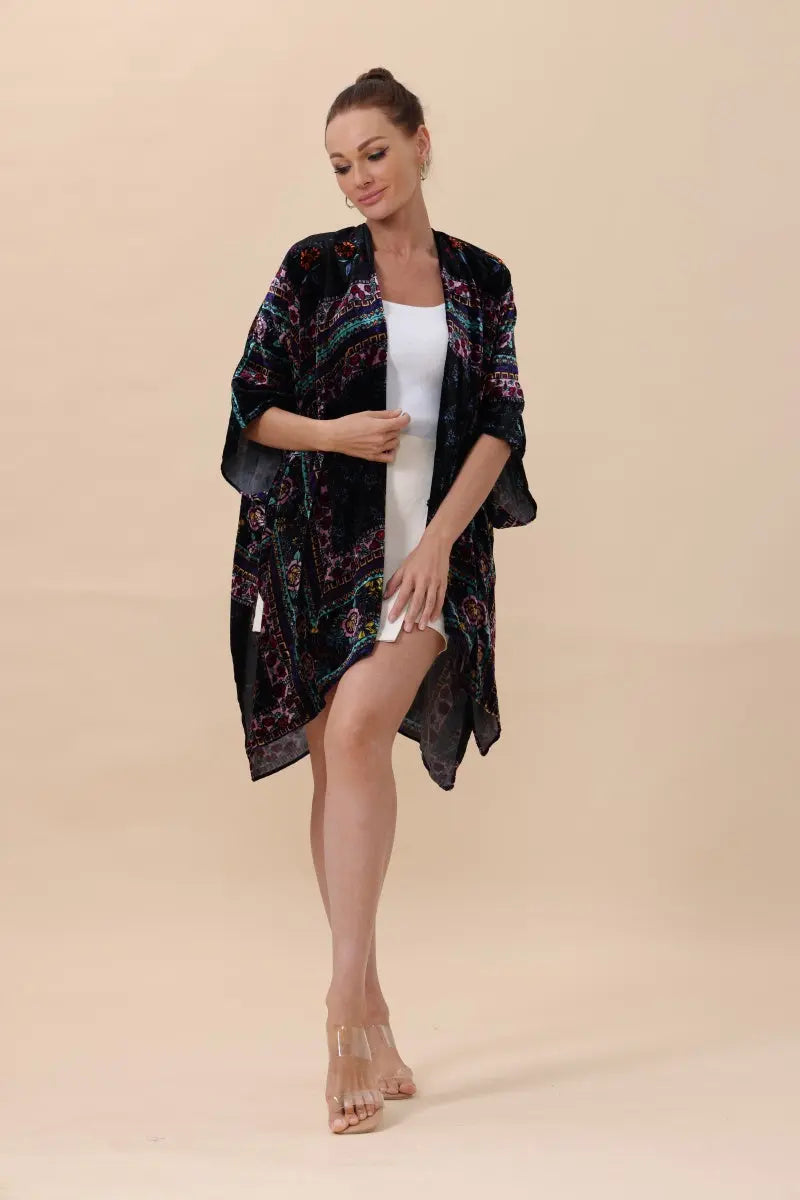 Floral-Stripe Velvet Kimono – Luxe Textures & Modern Tradition🌿✨