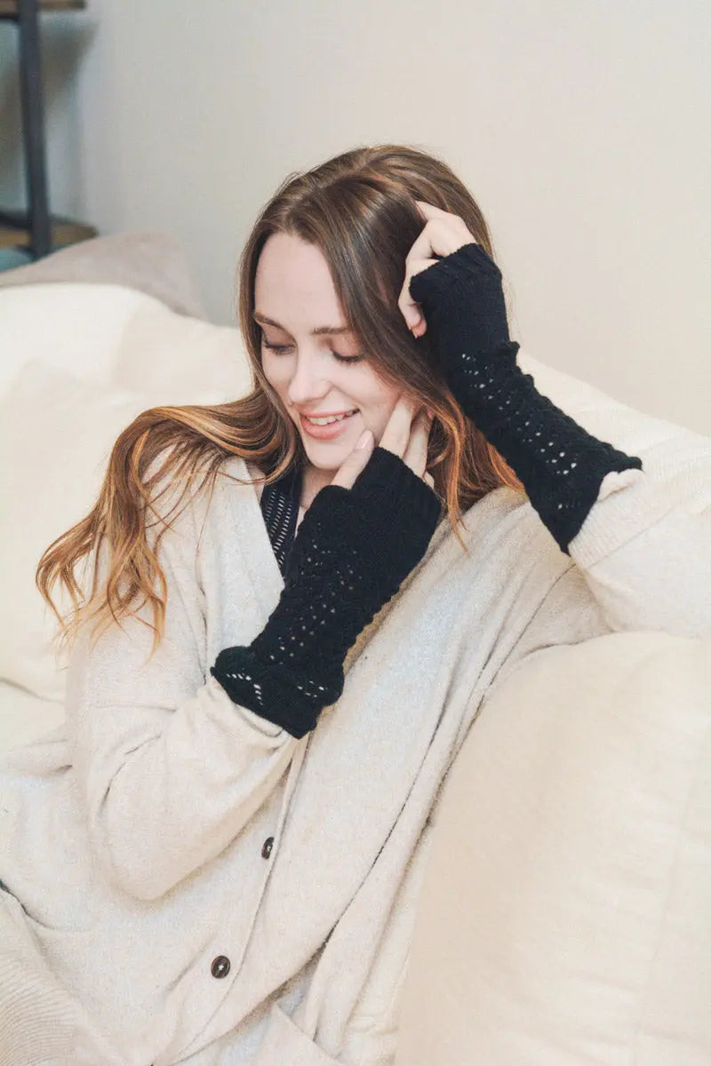 Texting-Friendly Arm Warmers – Trendy Winter Essentials ❄️📱