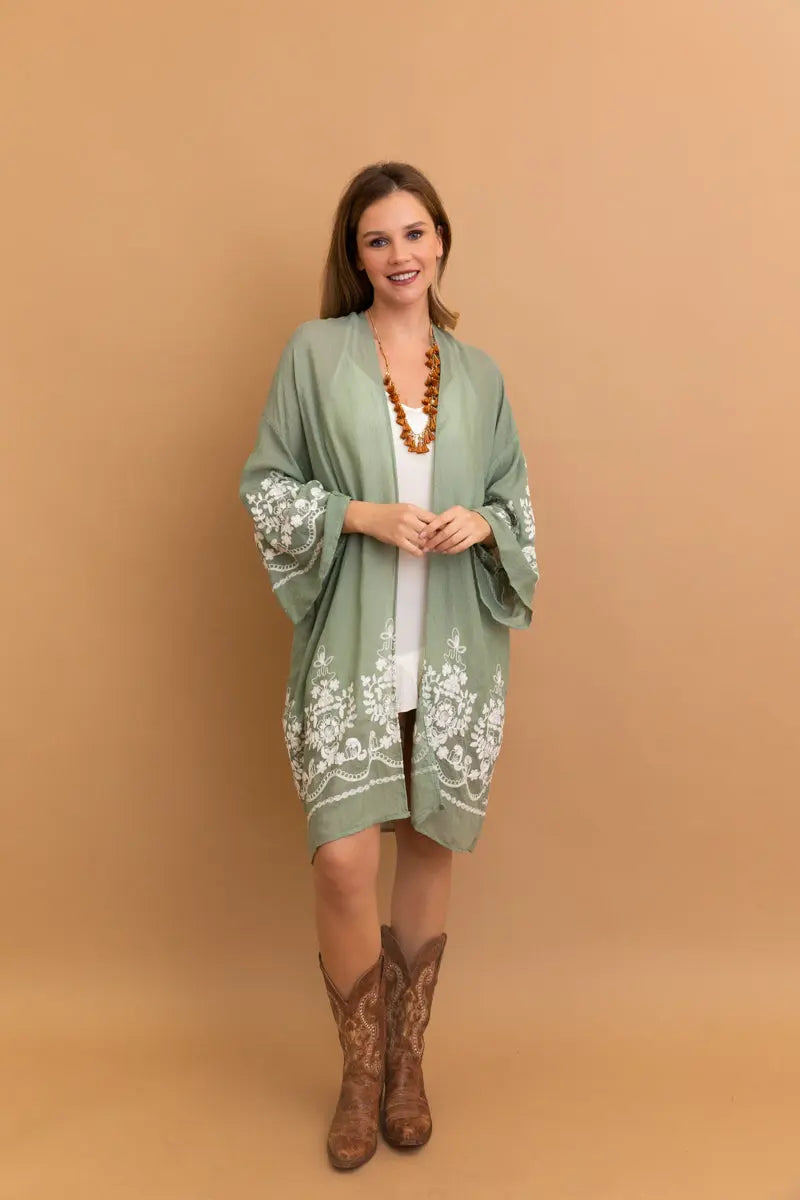 Stylish Blossom Breeze Kimono – Feminine and Trendy