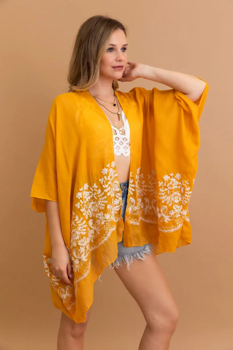 Enchanted Bloom Kimono – Floral Elegance in Every Detail