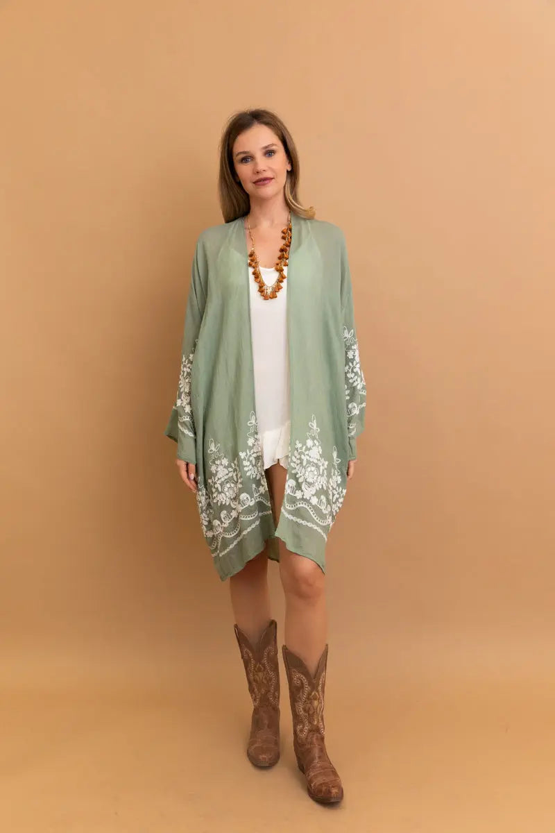 Stylish Blossom Breeze Kimono – Feminine and Trendy