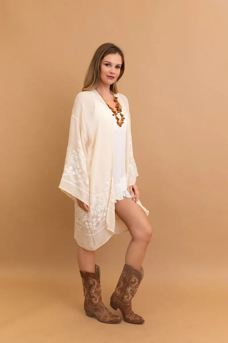 Stylish Blossom Breeze Kimono – Feminine and Trendy