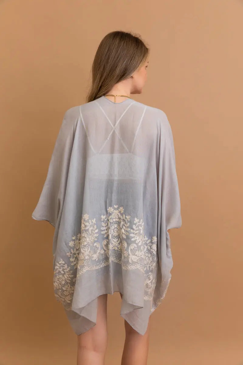 Enchanted Bloom Kimono – Floral Elegance in Every Detail