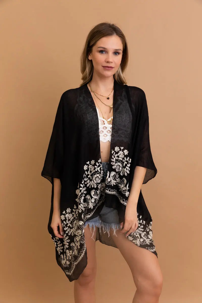 Enchanted Bloom Kimono – Floral Elegance in Every Detail