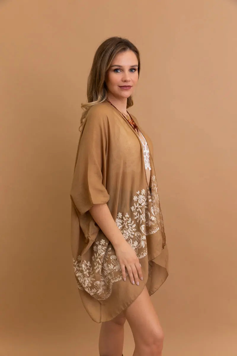 Enchanted Bloom Kimono – Floral Elegance in Every Detail