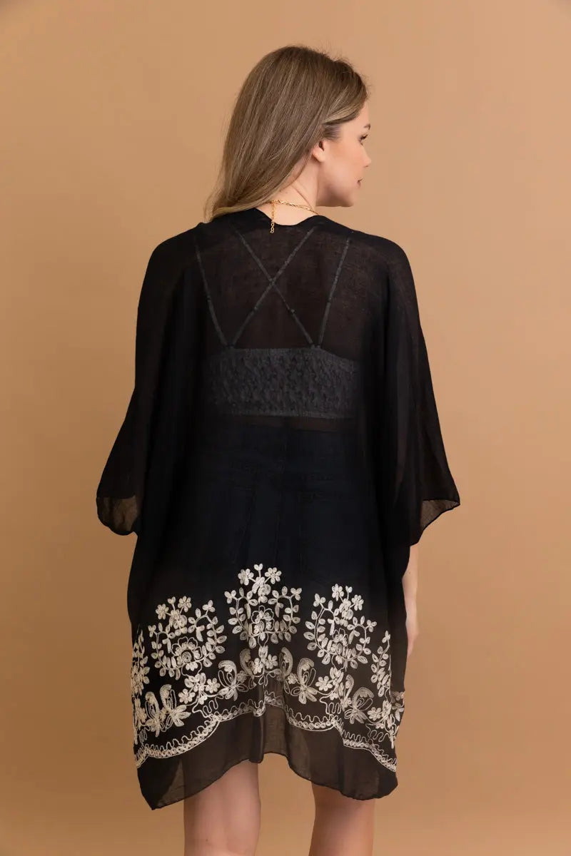 Enchanted Bloom Kimono – Floral Elegance in Every Detail