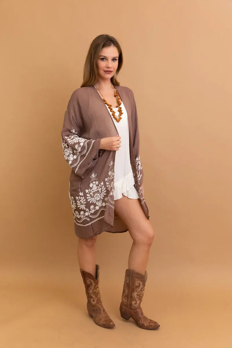 Stylish Blossom Breeze Kimono – Feminine and Trendy