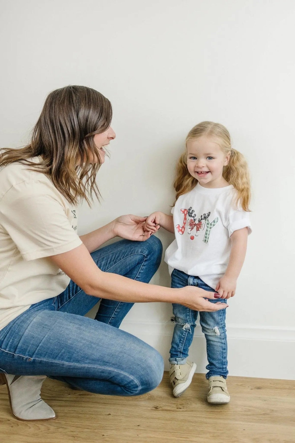 Kids Christmas Shirt – Cute Unicorn Reindeer "Joy" Tee for Girls