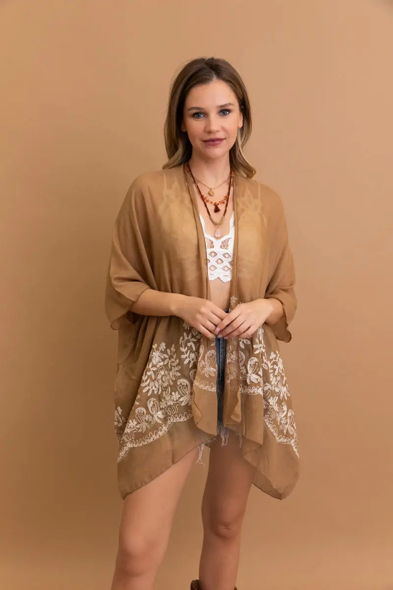 Enchanted Bloom Kimono – Floral Elegance in Every Detail