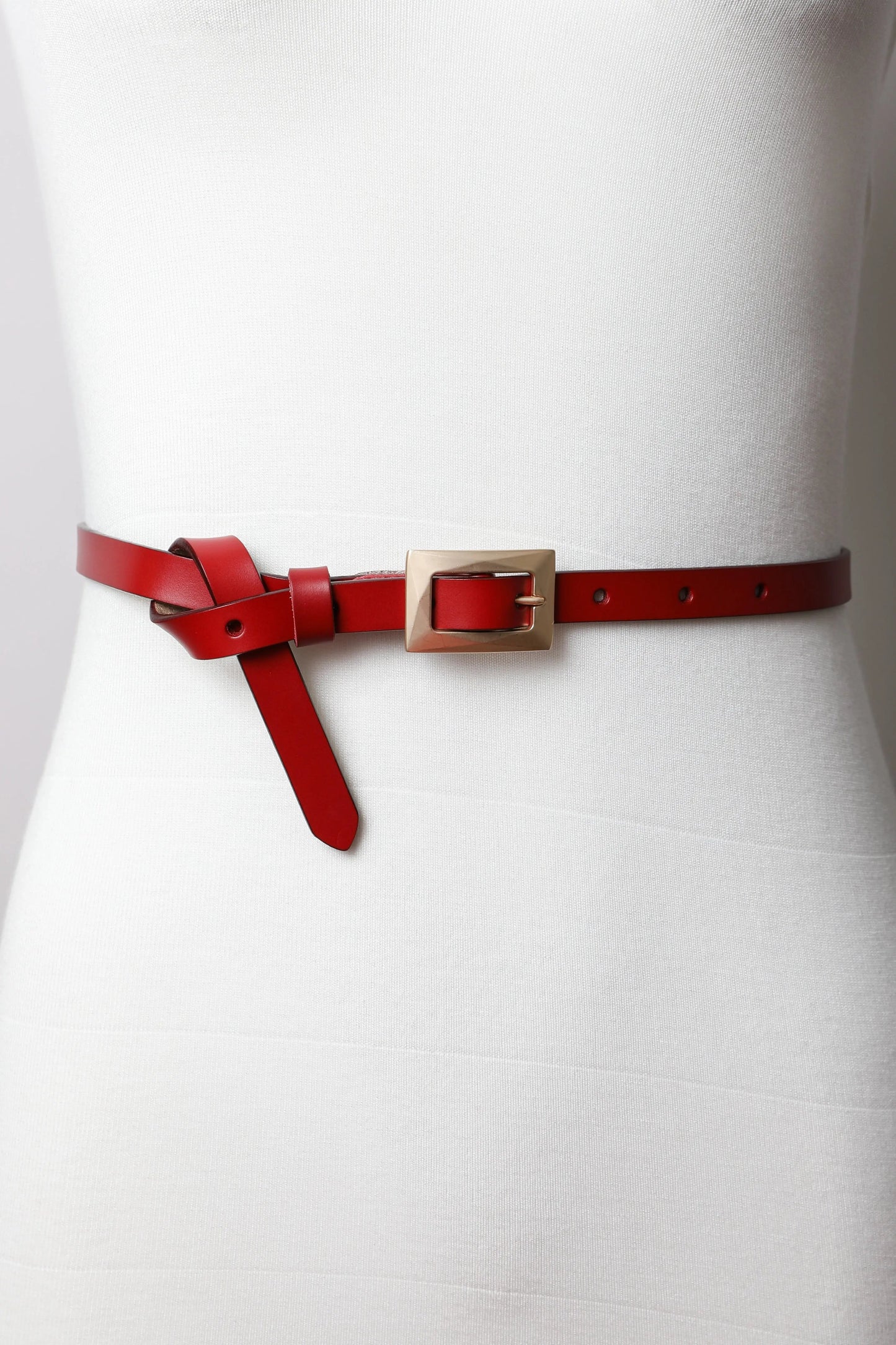 Gold Buckle Skinny Belt – Chic and Elegant