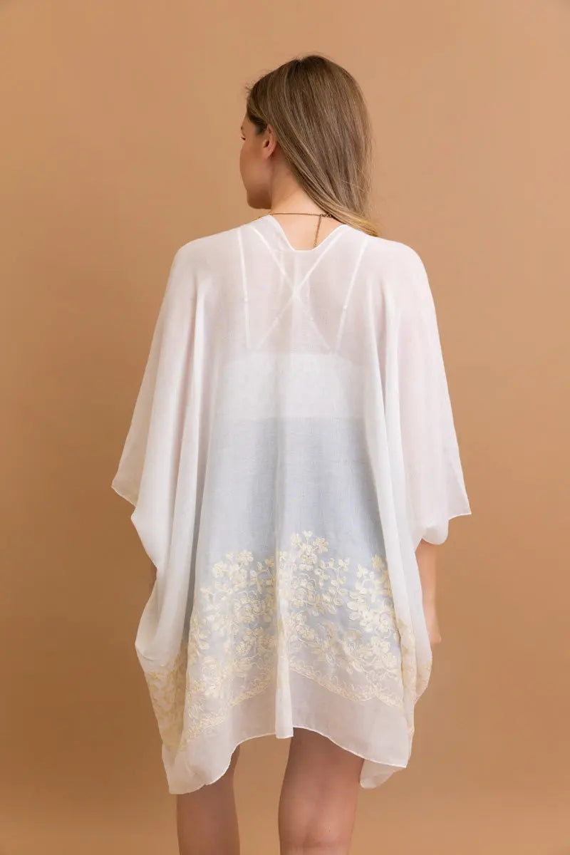 Enchanted Bloom Kimono – Floral Elegance in Every Detail