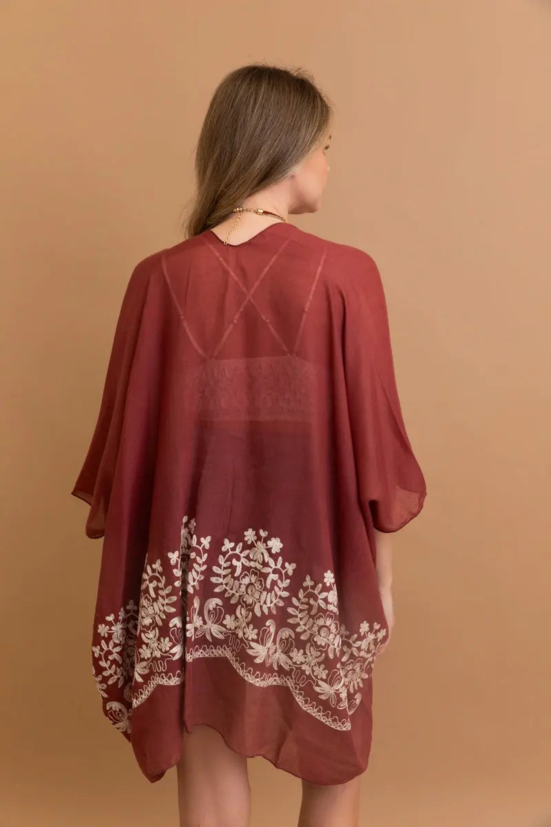 Enchanted Bloom Kimono – Floral Elegance in Every Detail