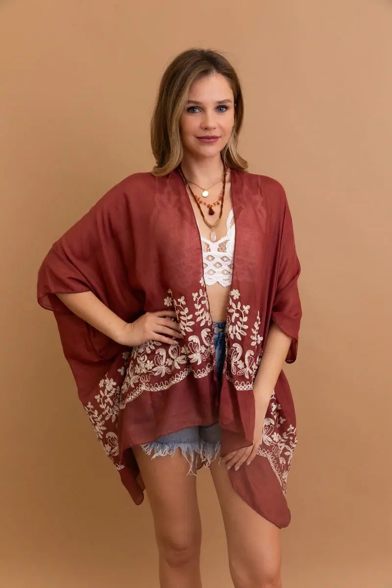 Enchanted Bloom Kimono – Floral Elegance in Every Detail