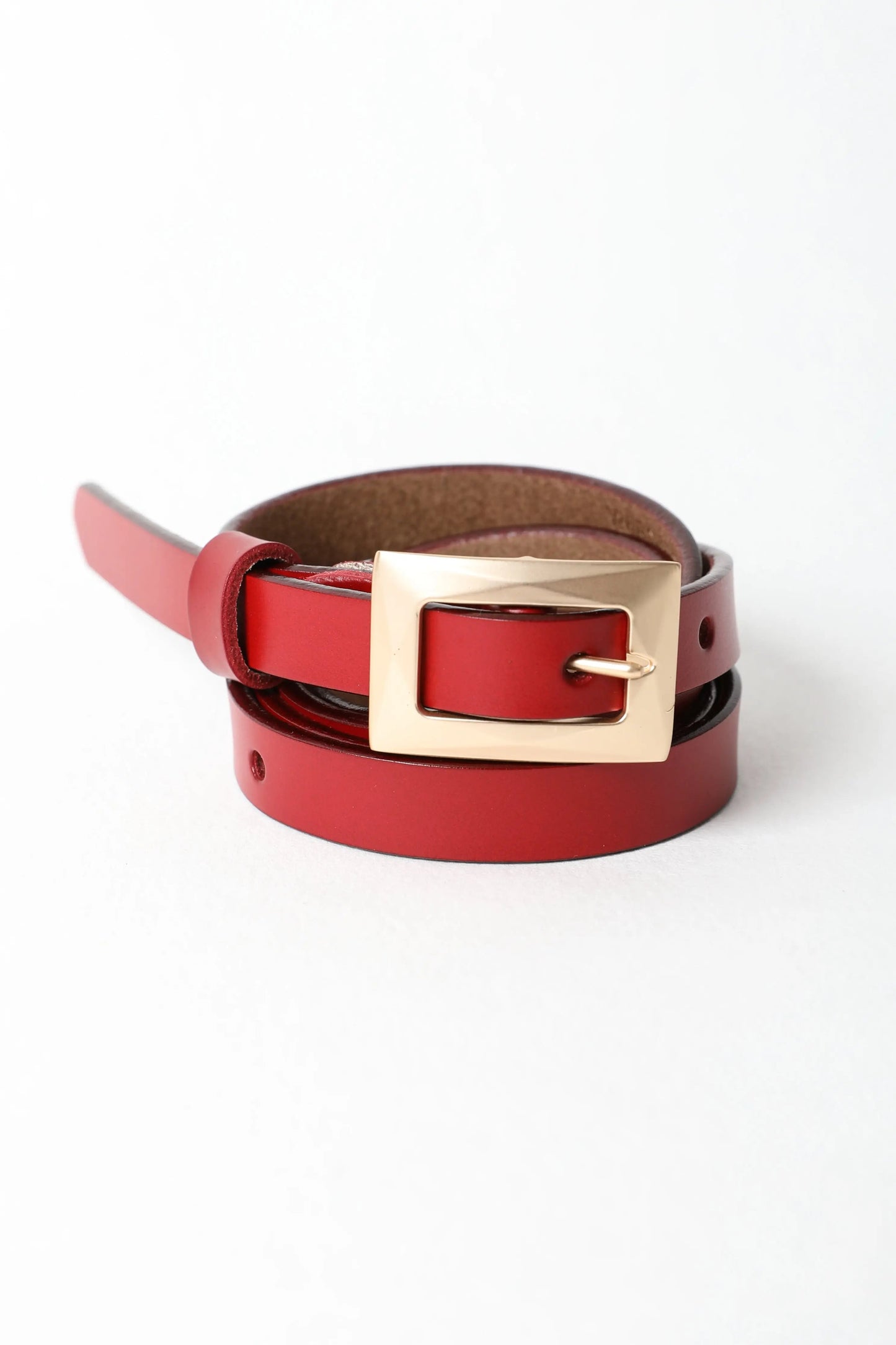 Gold Buckle Skinny Belt – Chic and Elegant