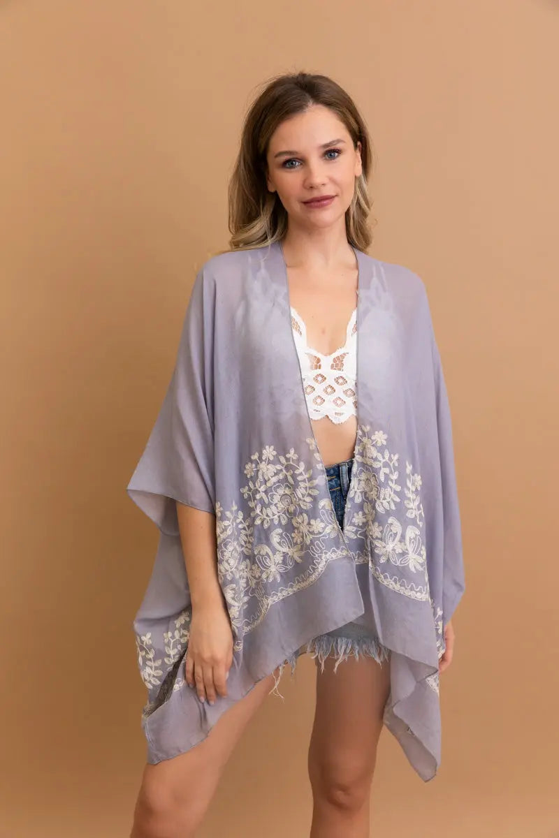 Enchanted Bloom Kimono – Floral Elegance in Every Detail